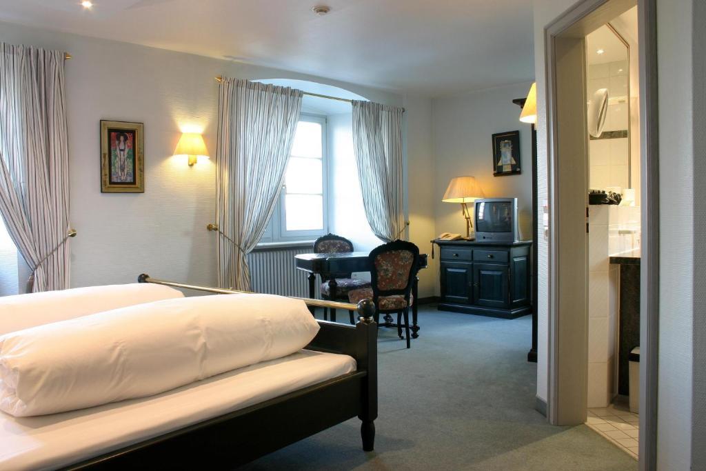 ホテルSchloss Neuburg モースバッハ 部屋 写真