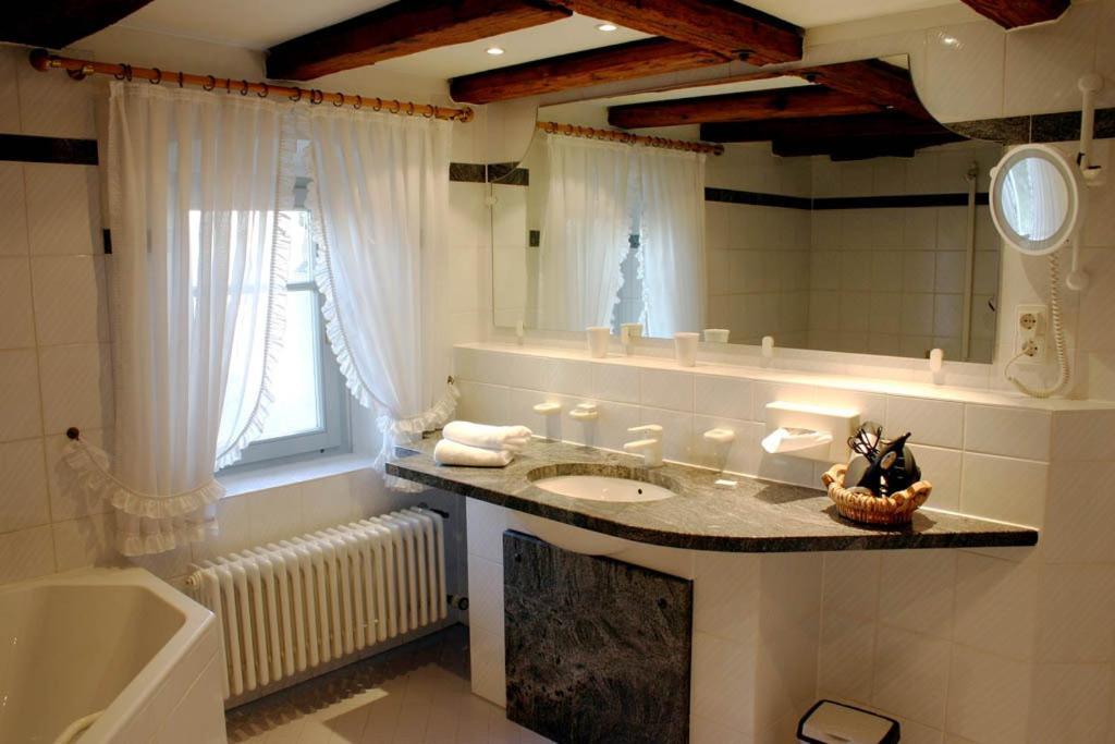ホテルSchloss Neuburg モースバッハ 部屋 写真